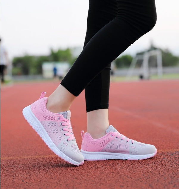 Chaussures de sport en maille respirante.