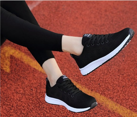 Chaussures de sport  en maille respirante.